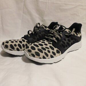 Womens Animal print Avia sneakers  Sz 10
